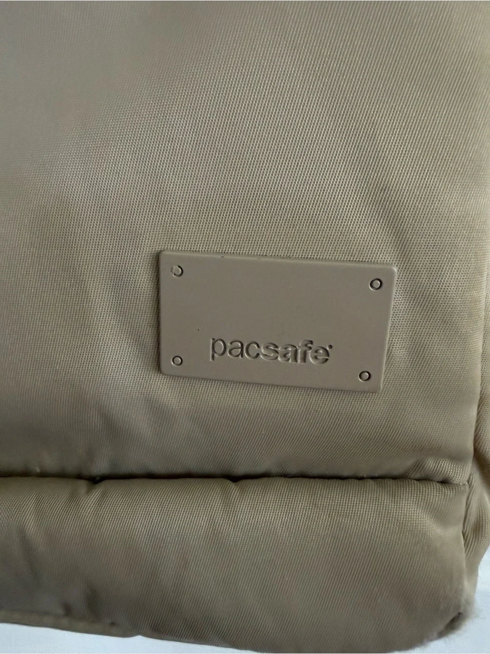 Pacsafe Crossbody Bag Laptop RFID safe Cream  13x12x3